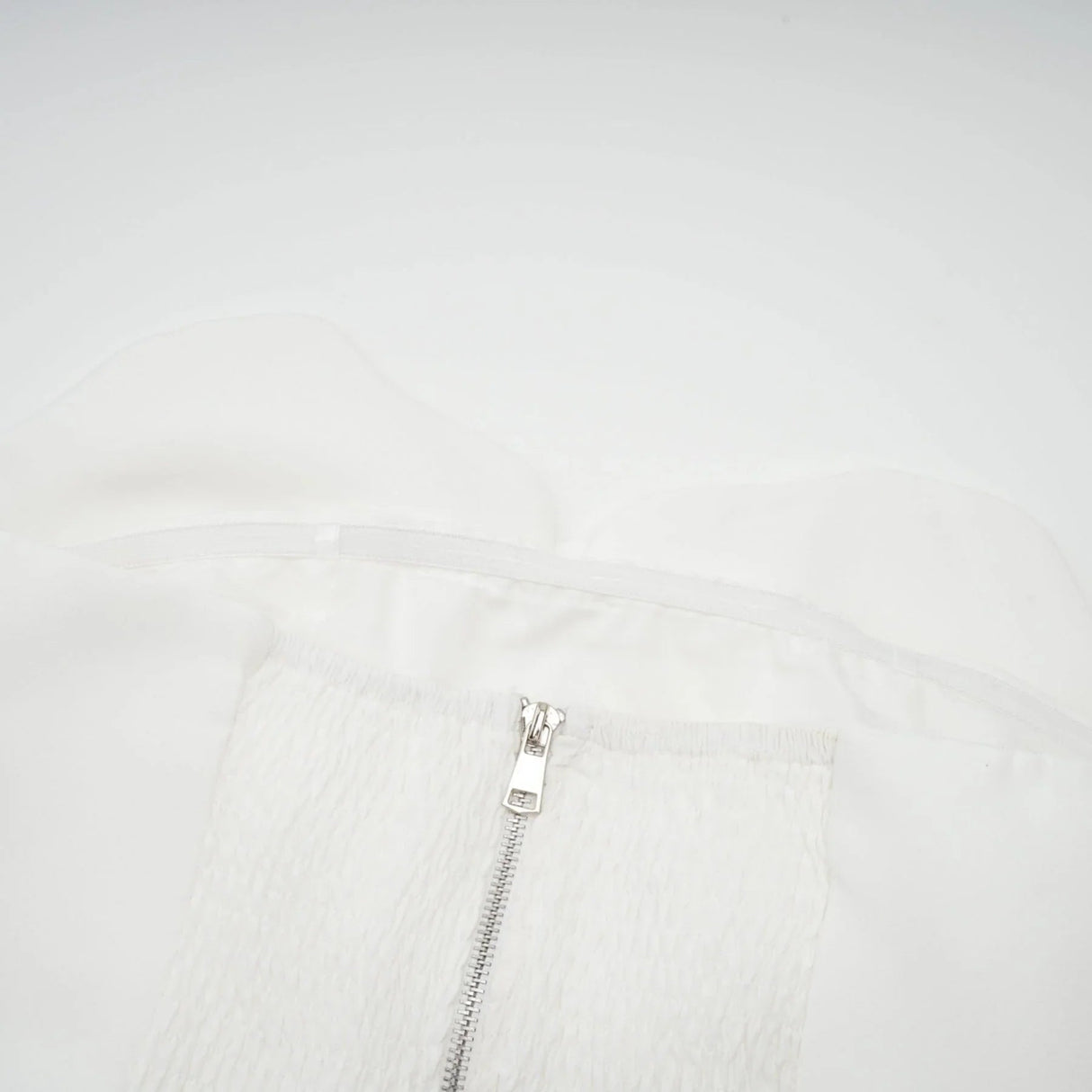 Adrianna Floral Top - Off the Shoulder Design - Sleeveless - Floral Appliqu Detailing - Cropped Length