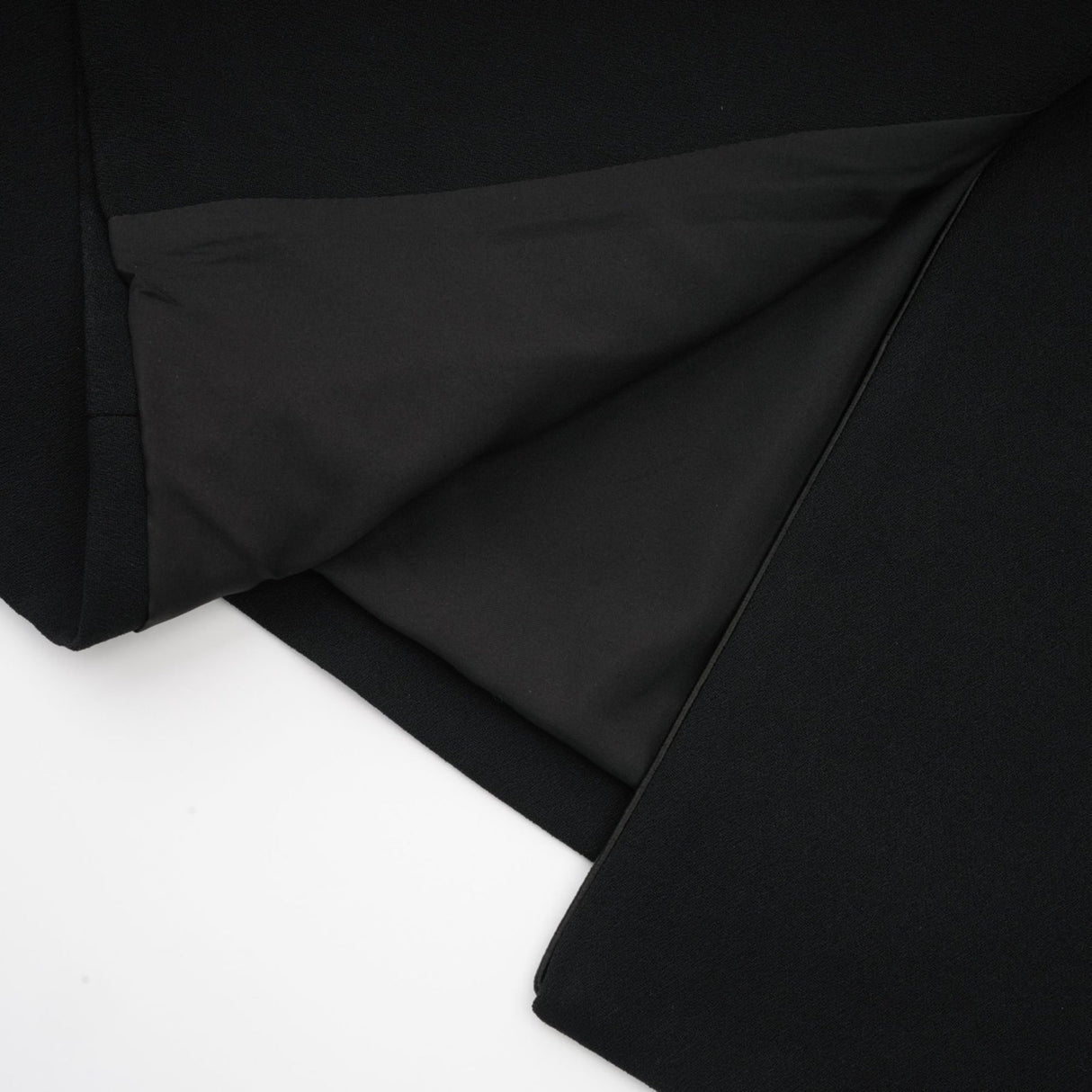 Aëlle Midi Coat - Statement Buttons - Pleated Shoulders - Lapel Collar - Tailored Fit