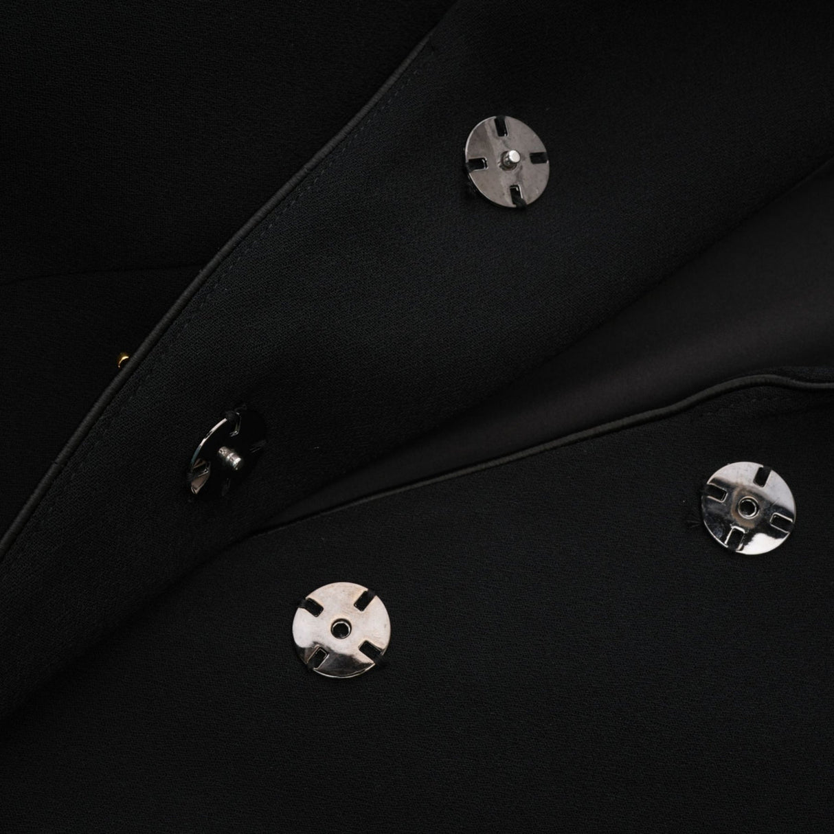 Aëlle Midi Coat - Statement Buttons - Pleated Shoulders - Lapel Collar - Tailored Fit