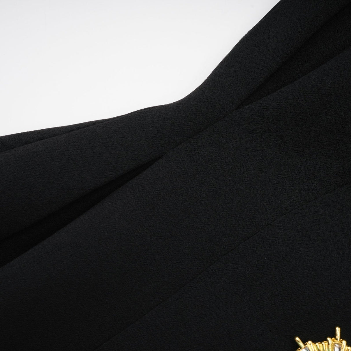 Aëlle Midi Coat - Statement Buttons - Pleated Shoulders - Lapel Collar - Tailored Fit