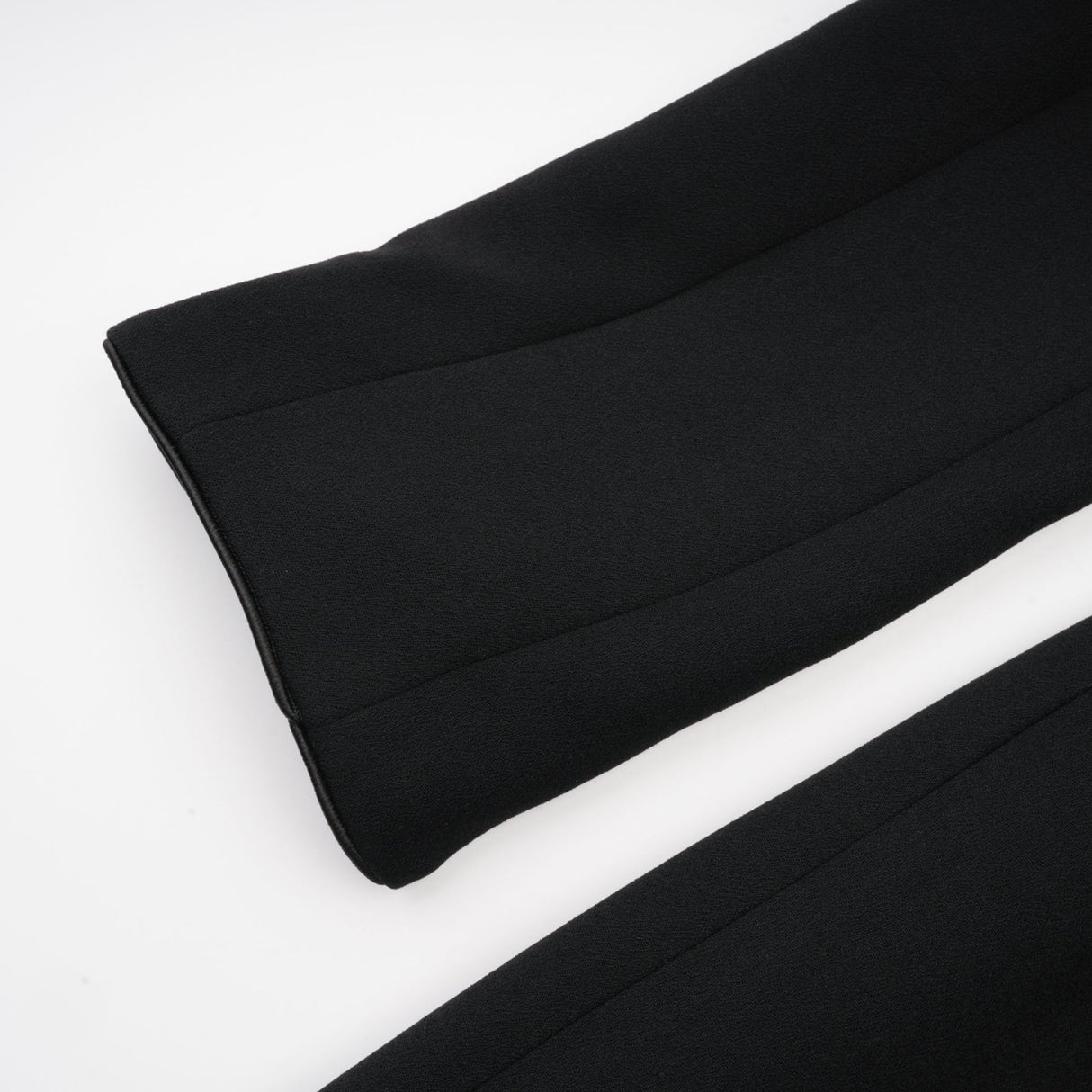 Aëlle Midi Coat - Statement Buttons - Pleated Shoulders - Lapel Collar - Tailored Fit