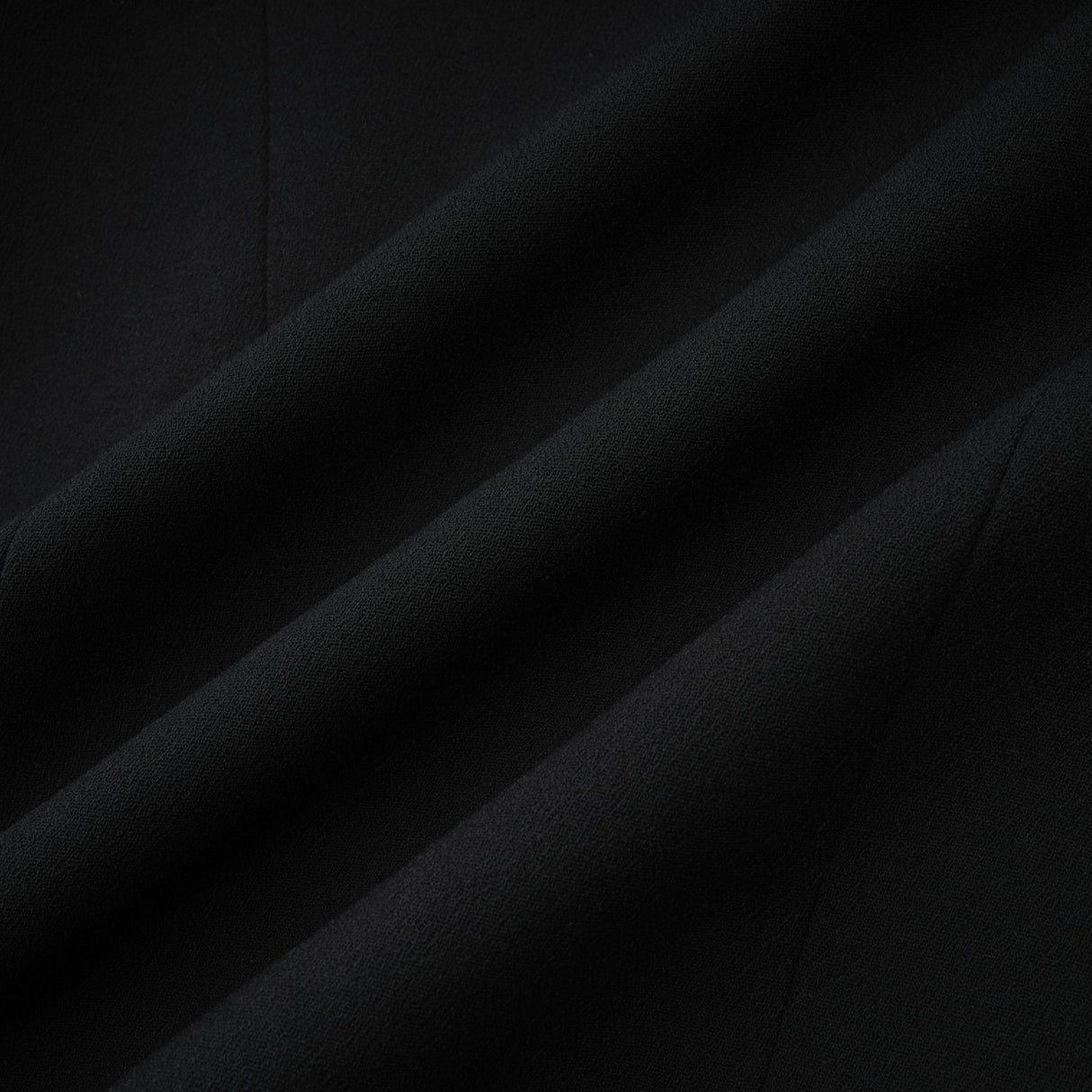 Aëlle Midi Coat - Statement Buttons - Pleated Shoulders - Lapel Collar - Tailored Fit