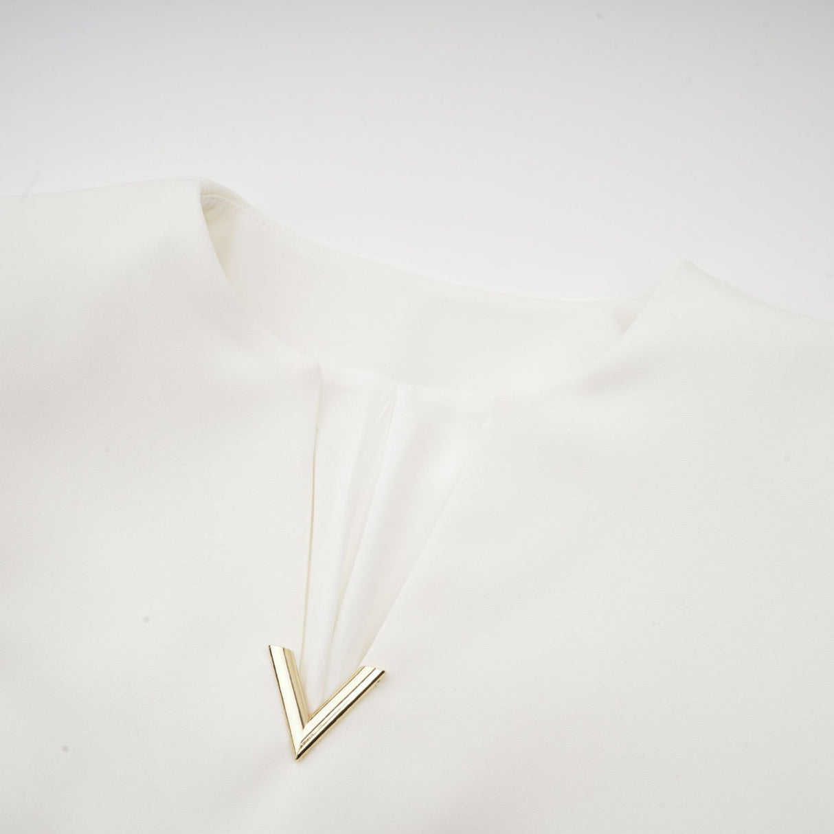 Alina Top & Skirt Set - Elegant 3D Petal Detailing - Flattering Flared Silhouette - Chic Midi Length - Stylish Rear Zip Fastening