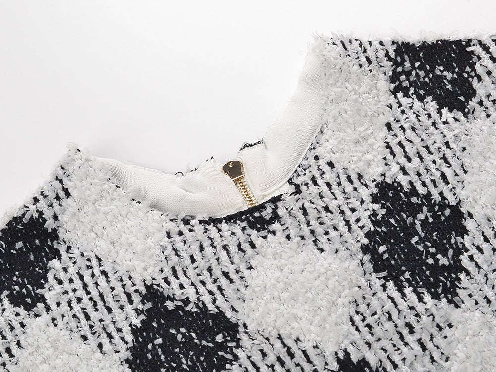 Argyle Dress - Fitted Bodycon Silhouette - Argyle Pattern With Pockets - Tailored Fit - Vintage Elegant Styling - Golden Button Accents