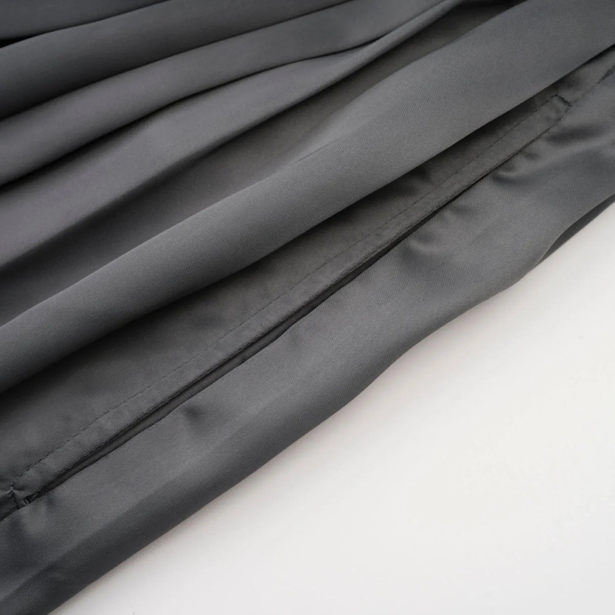 Aubrey Skirt - Color - blocked design - Pleated style - Elastic waistband - Knee length