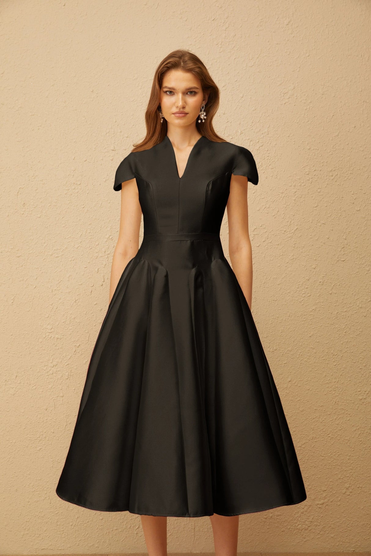Aventin Black Godet Design Midi Dress