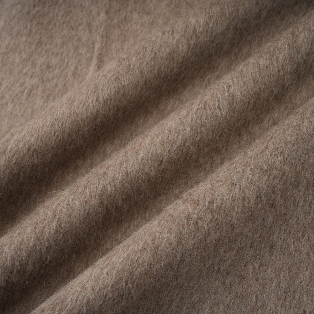 Barbara Coat - Crew neck - Cape sleeves - Detachable collar and cuffs