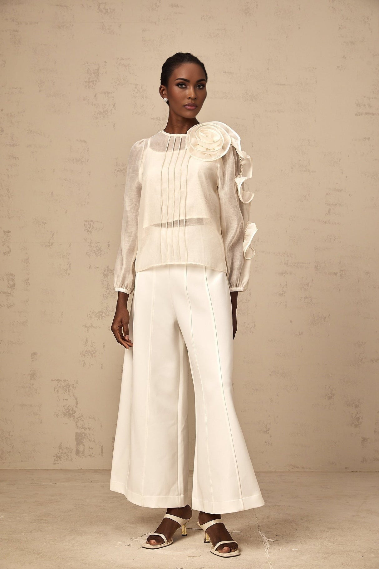 Caterinella Blouse – 3D Flower Detailing – Long Puff Sleeves – Crew Neck