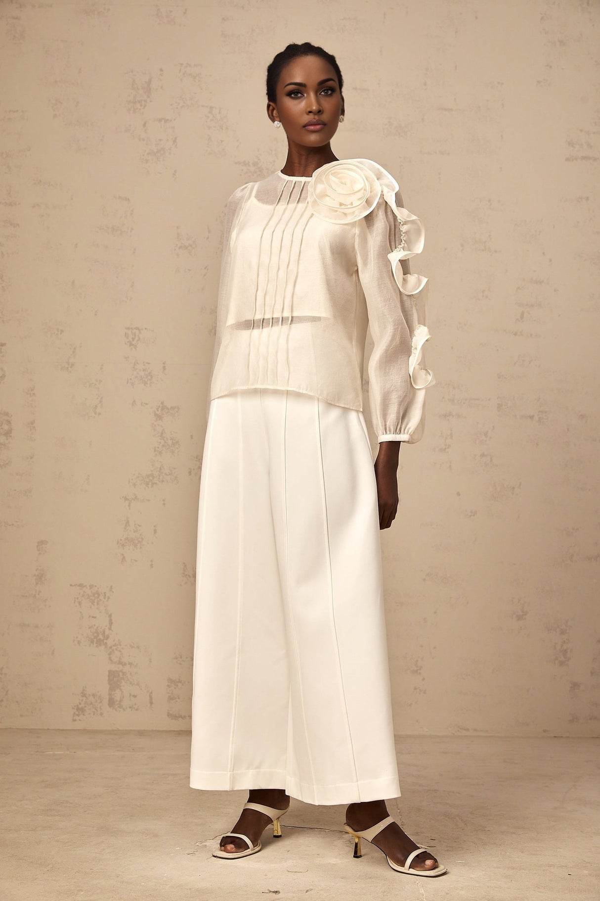 Caterinella Blouse – 3D Flower Detailing – Long Puff Sleeves – Crew Neck