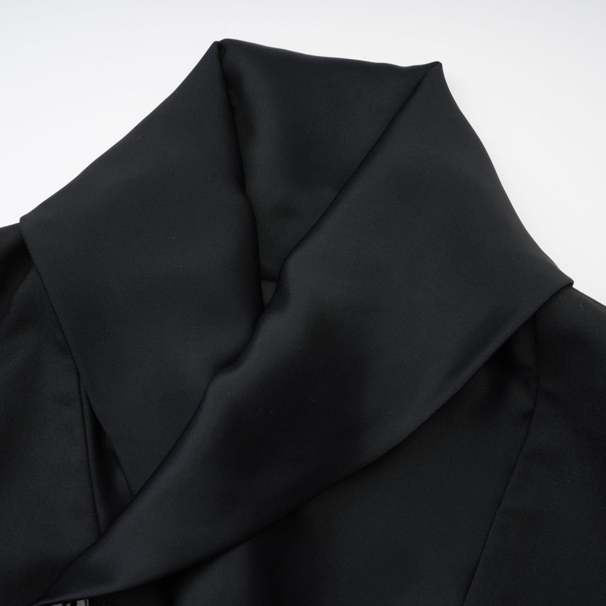 Charlotte Blazer - Wool - Shawl Lapels - Front Button Fastening - Straight Hem