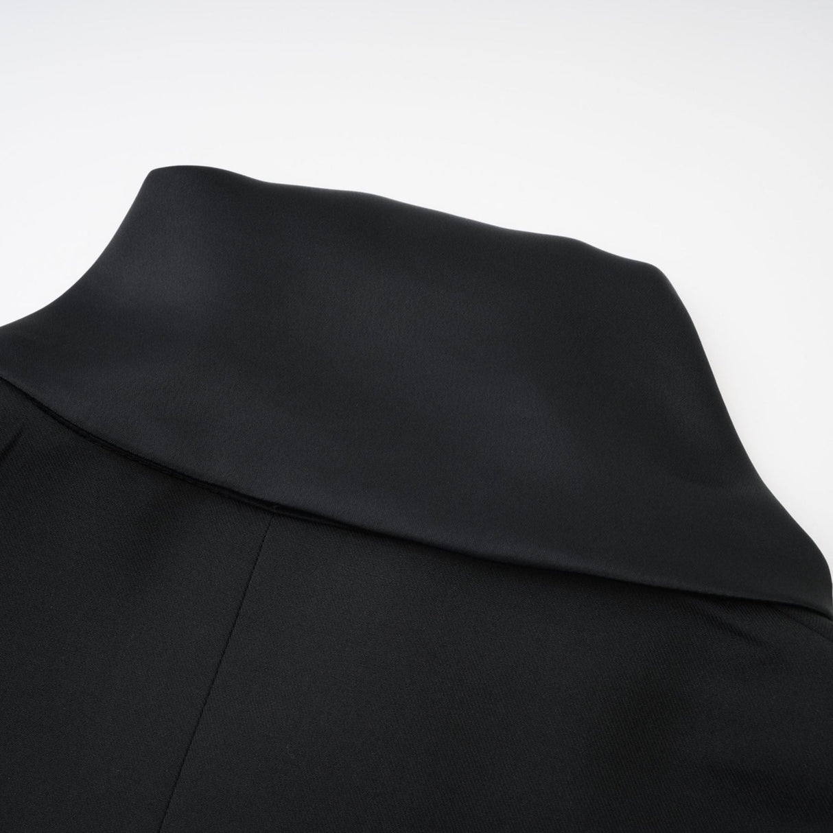 Charlotte Blazer - Wool - Shawl Lapels - Front Button Fastening - Straight Hem