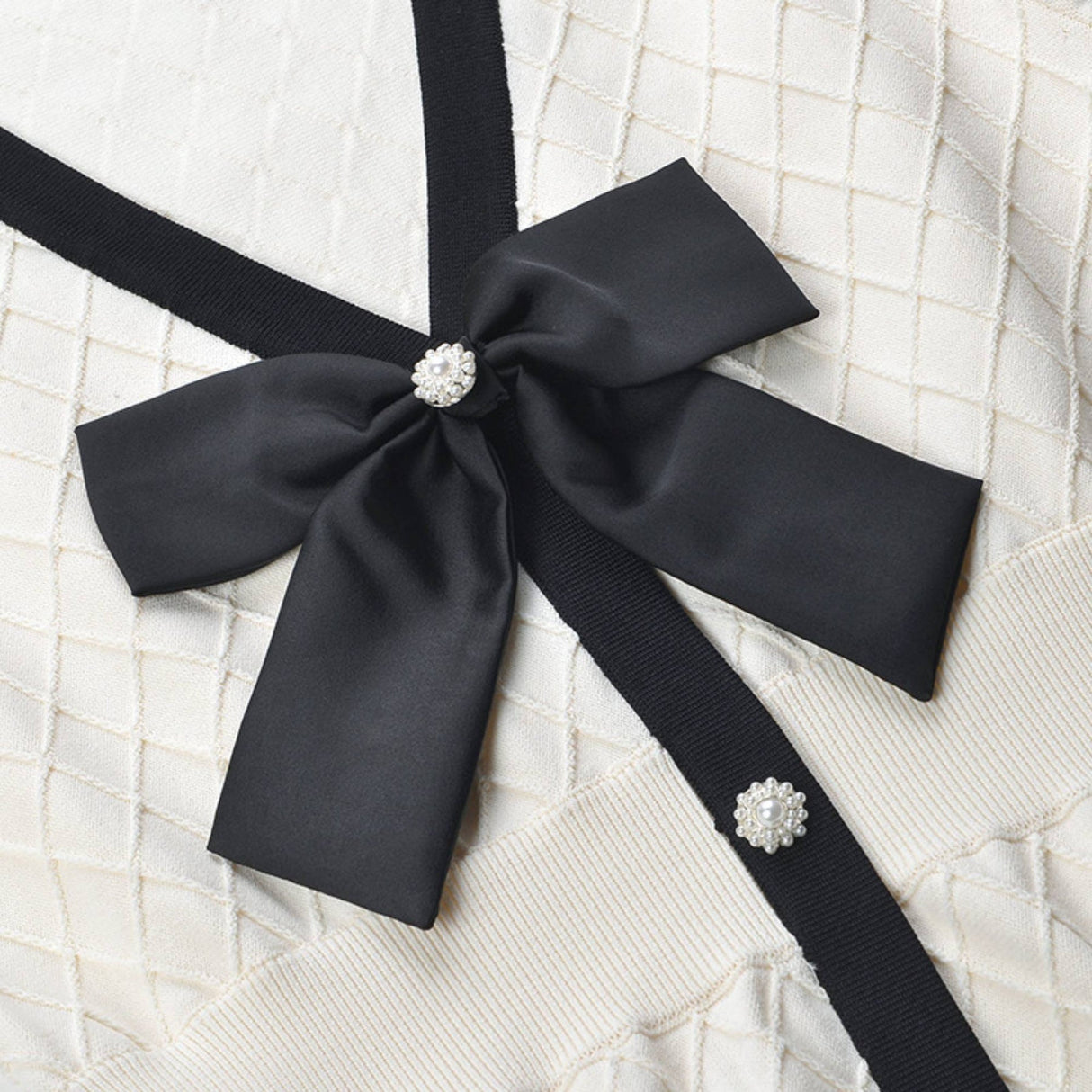 Clarissa Mini Dress - V Neckline - Short Sleeves - Bowknot Detailing - Knitted Construction