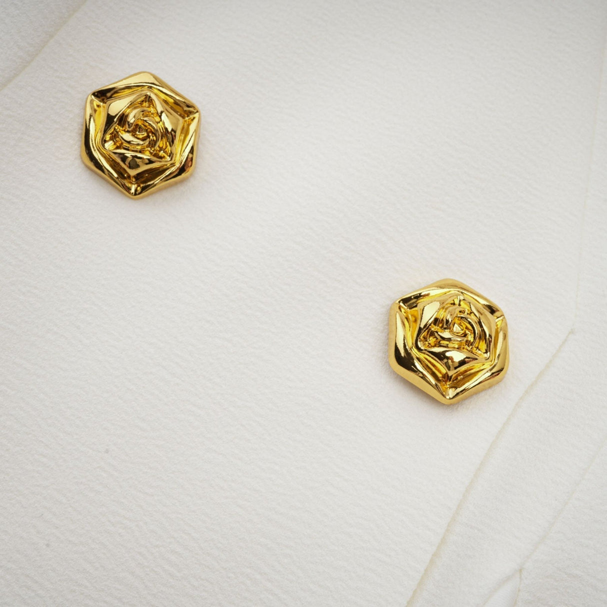 Clementina Blazer - V - Neck - Long Sleeves - Shoulder Pads - Tone Buttons