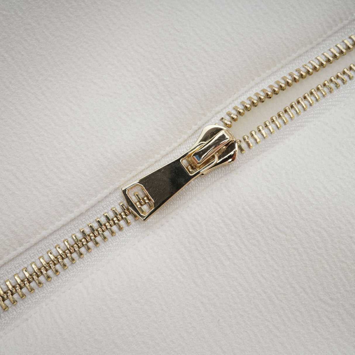 Clementina Blazer - V - Neck - Long Sleeves - Shoulder Pads - Tone Buttons