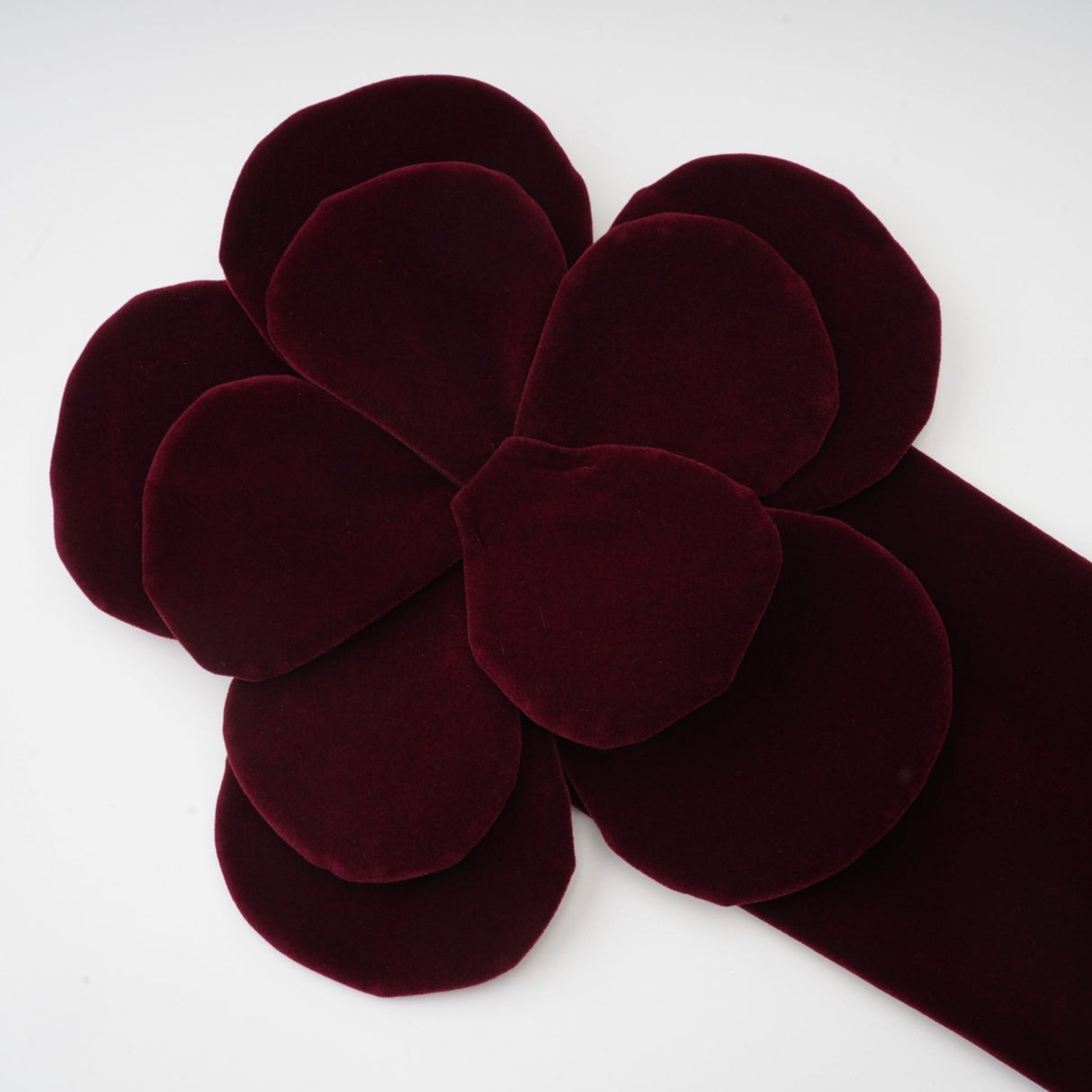 Daphne Mini Dress - Off - the - Shoulder Design - Long Sleeve Floral Appliqu - Thigh Length Straight Hem