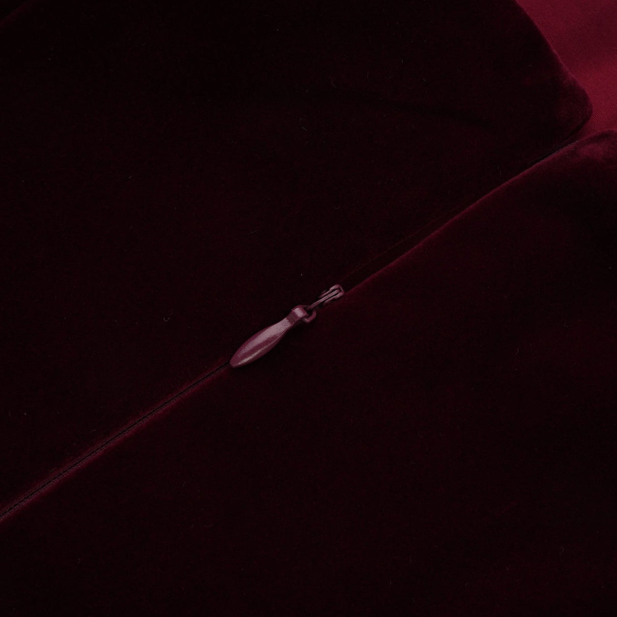 Daphne Mini Dress - Off - the - Shoulder Design - Long Sleeve Floral Appliqu - Thigh Length Straight Hem