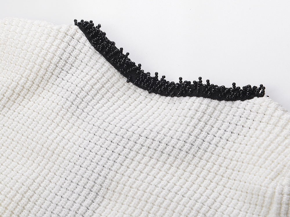 Dress - Fitted Silhouette With Flared Hem - Elegant Design With Pocket Detailing - Tailored Fit - Chic and Sophisticated Appearance