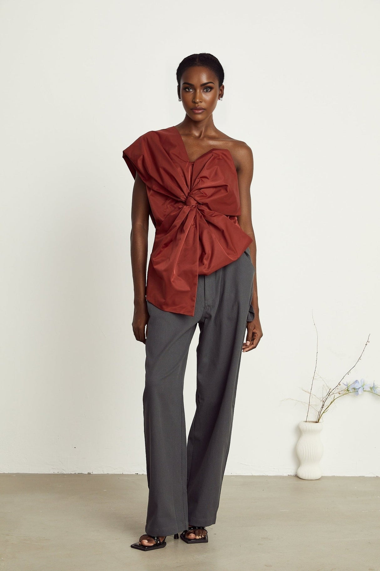 Dylan Top - One - shoulder style - Oversized bow detail - Twisted detailing - Asymmetric design