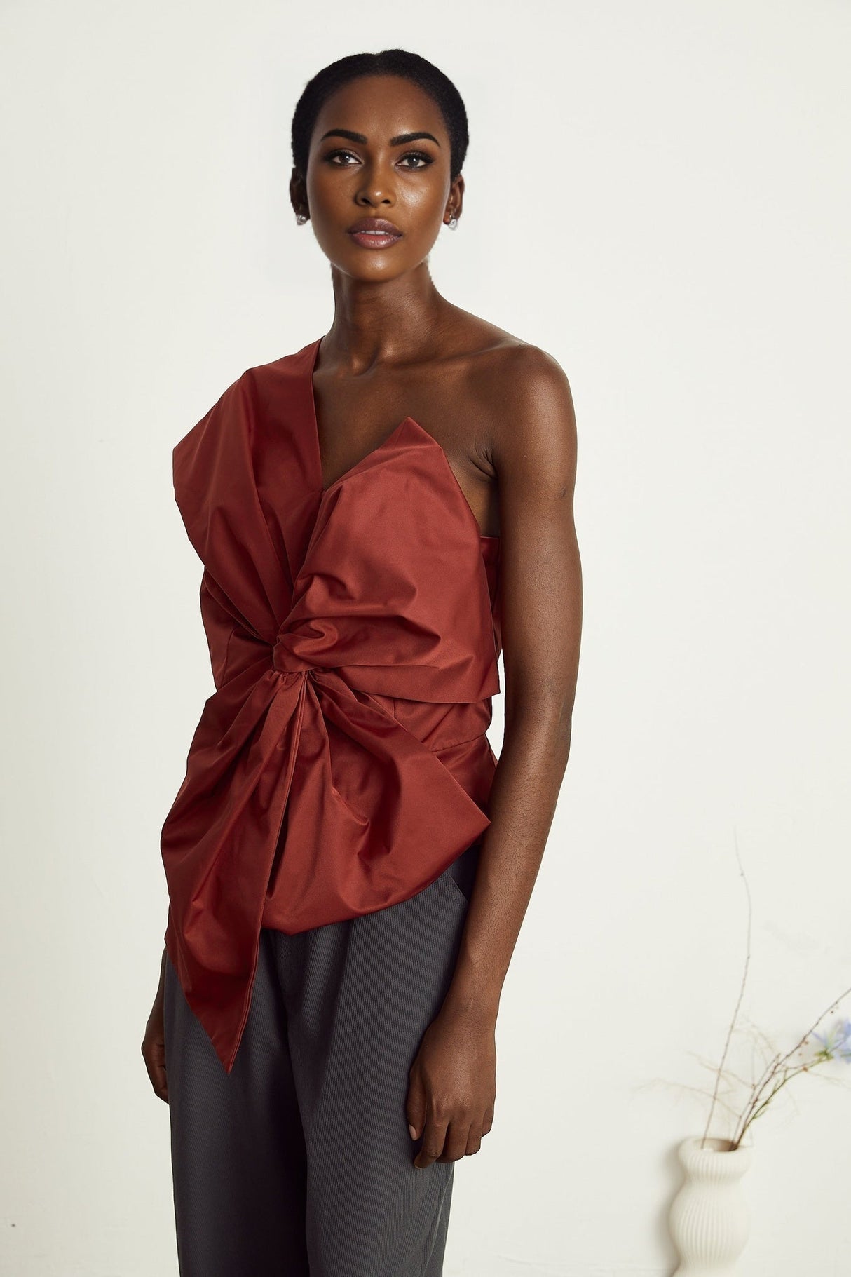 Dylan Top - One - shoulder style - Oversized bow detail - Twisted detailing - Asymmetric design