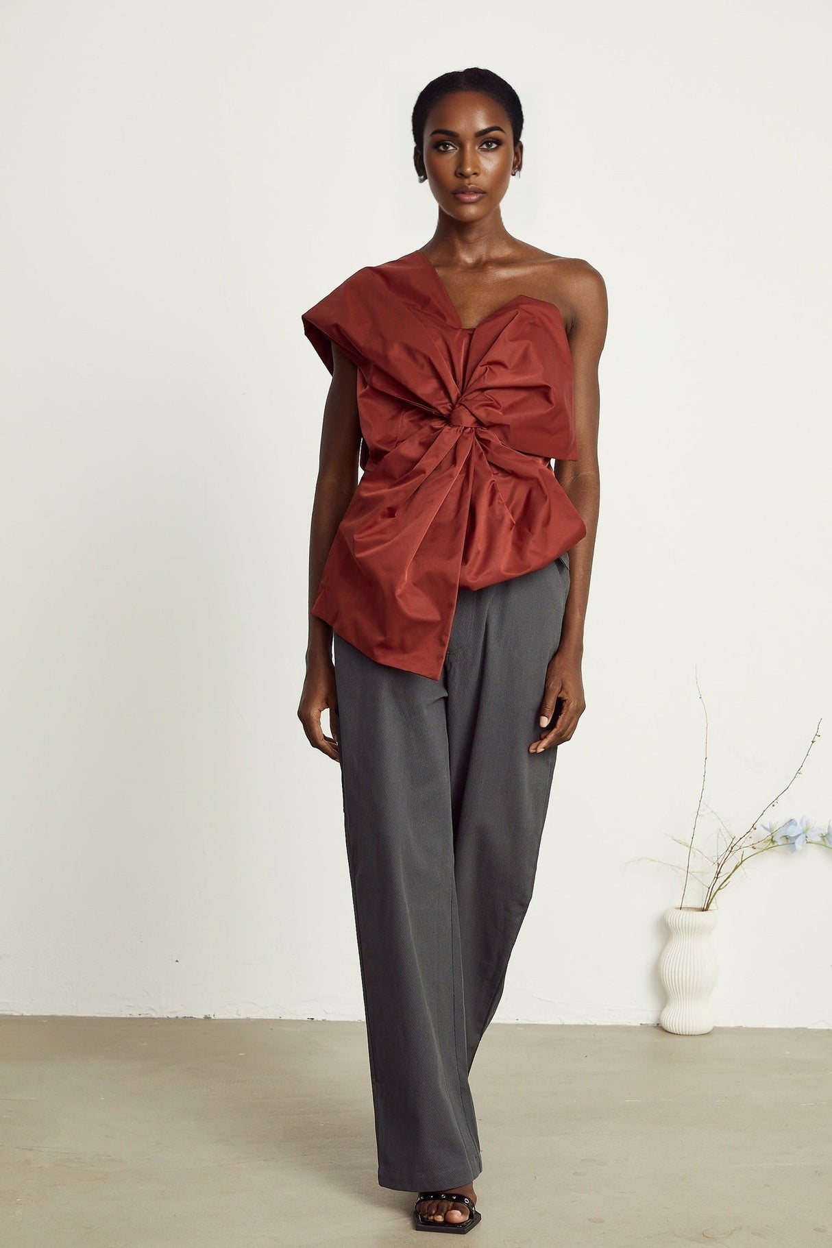 Dylan Top - One - shoulder style - Oversized bow detail - Twisted detailing - Asymmetric design
