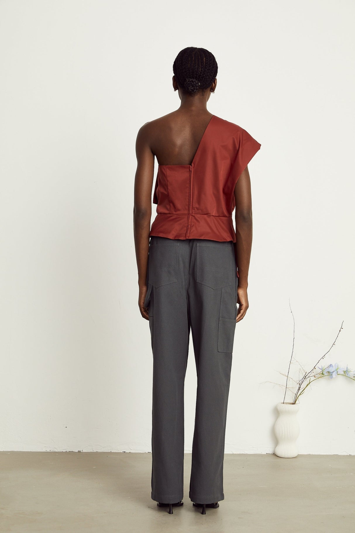 Dylan Top - One - shoulder style - Oversized bow detail - Twisted detailing - Asymmetric design