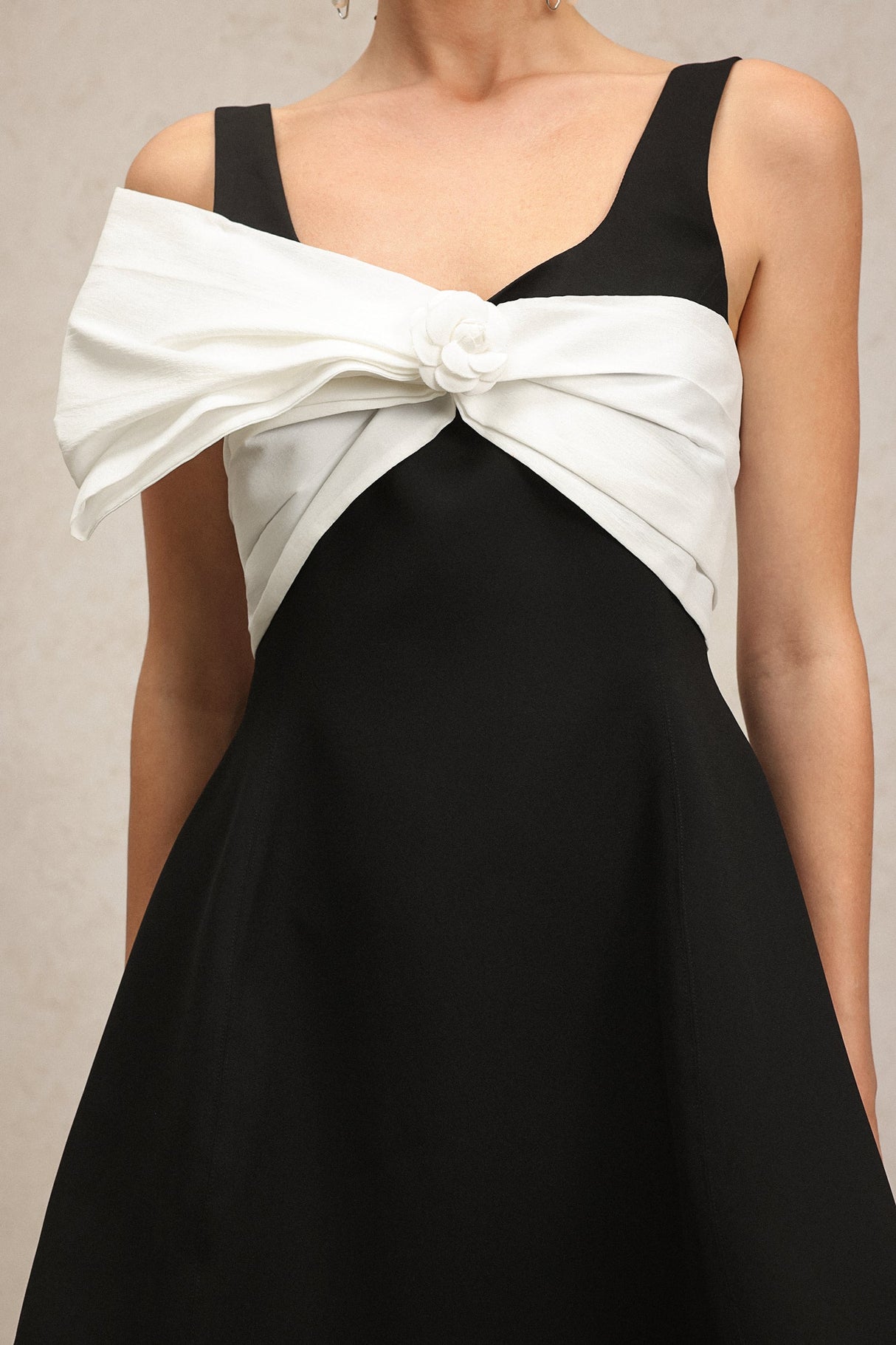 Elizabeth Black Elegance Modern Flair Dress