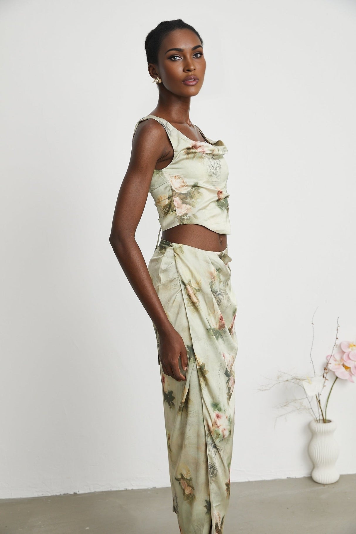 Fabiola Midi Dress – Sleeveless – Wide Shoulder Straps – All - over Floral Print