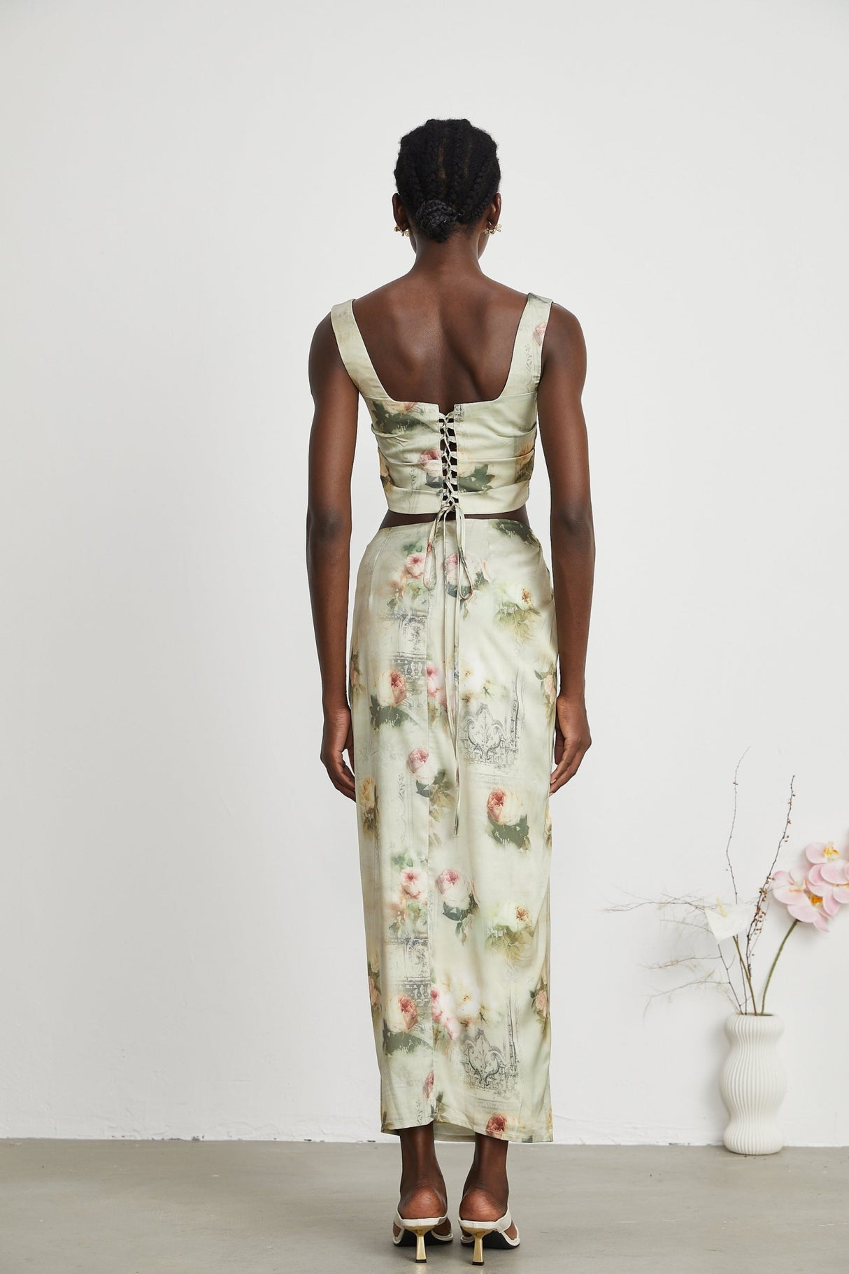Fabiola Midi Dress – Sleeveless – Wide Shoulder Straps – All - over Floral Print