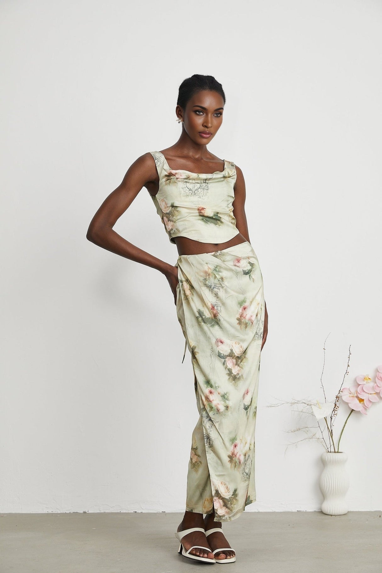 Fabiola Midi Dress – Sleeveless – Wide Shoulder Straps – All - over Floral Print