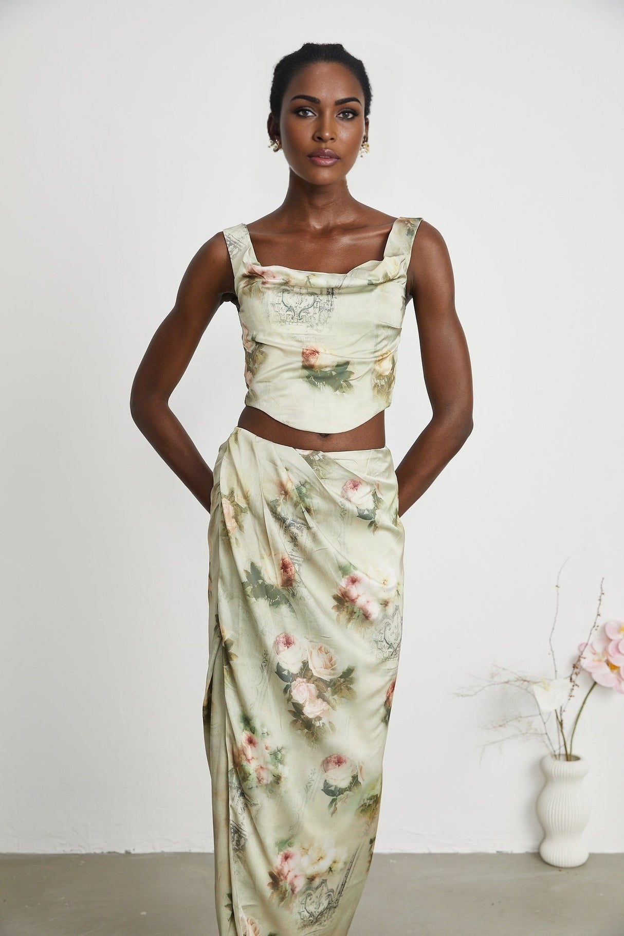 Fabiola Midi Dress – Sleeveless – Wide Shoulder Straps – All - over Floral Print