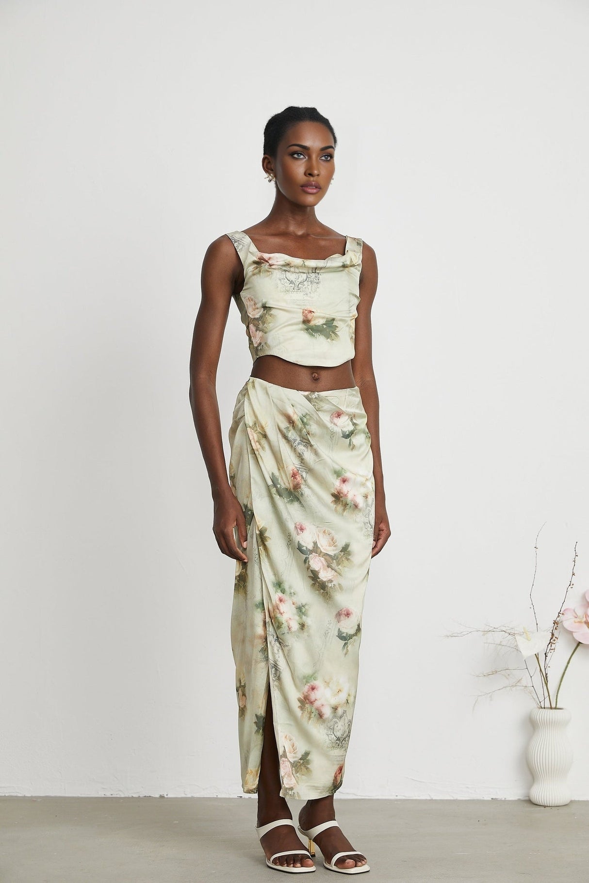 Fabiola Midi Dress – Sleeveless – Wide Shoulder Straps – All - over Floral Print