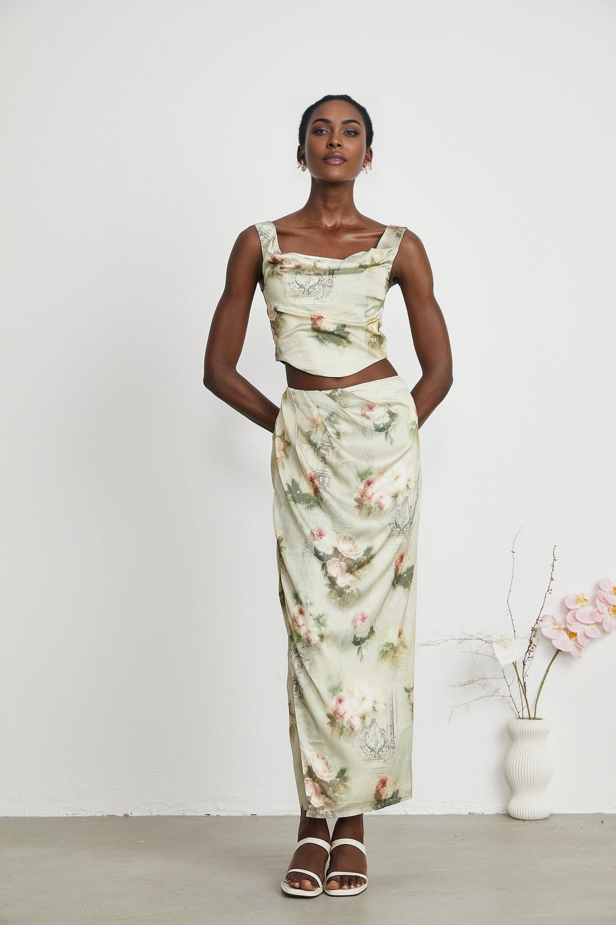 Fabiola Midi Dress – Sleeveless – Wide Shoulder Straps – All - over Floral Print