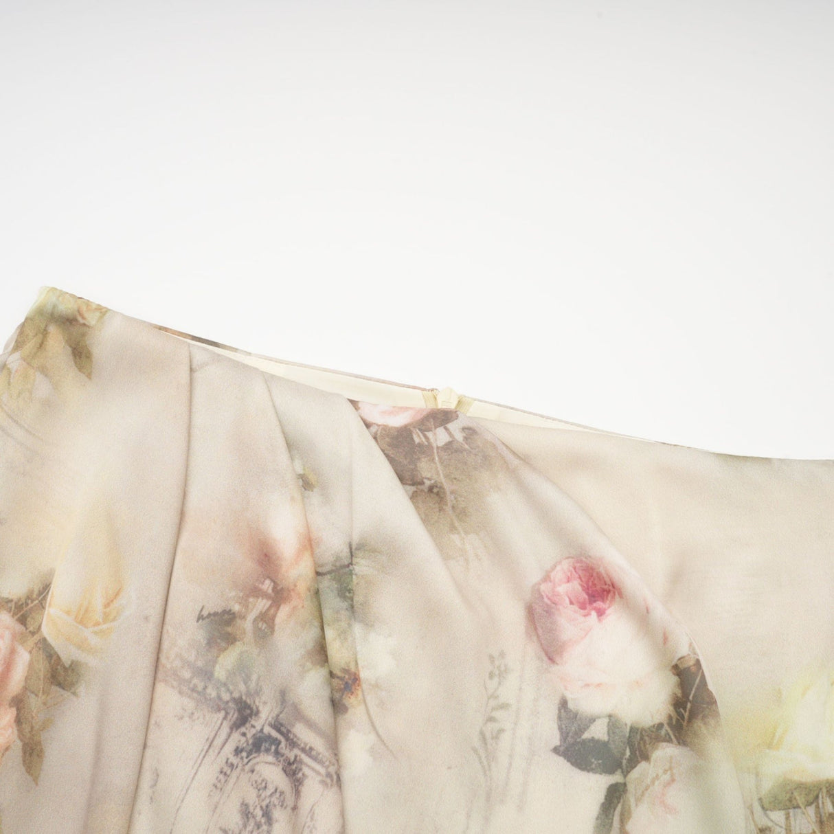 Fabiola Midi Dress – Sleeveless – Wide Shoulder Straps – All - over Floral Print