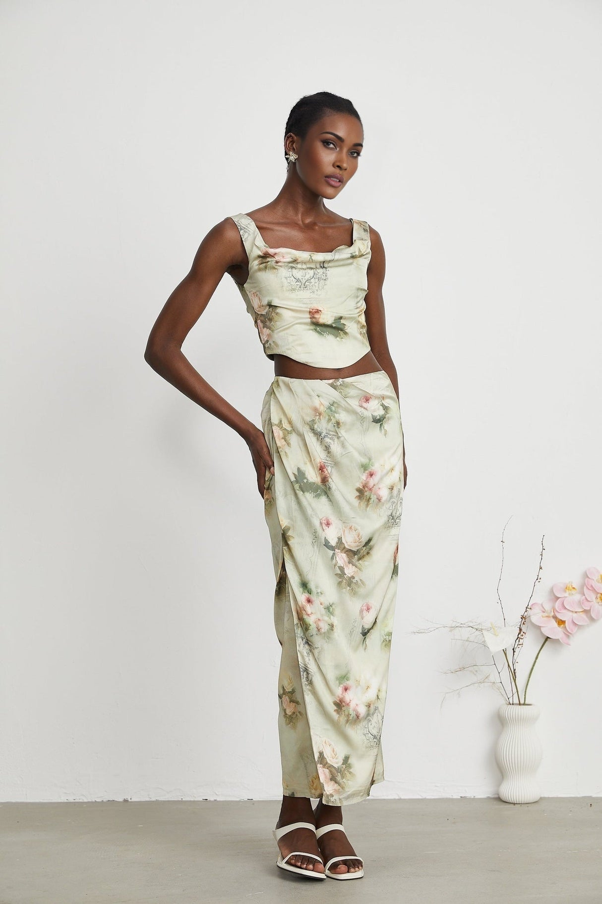 Fabiola Midi Dress – Sleeveless – Wide Shoulder Straps – All - over Floral Print