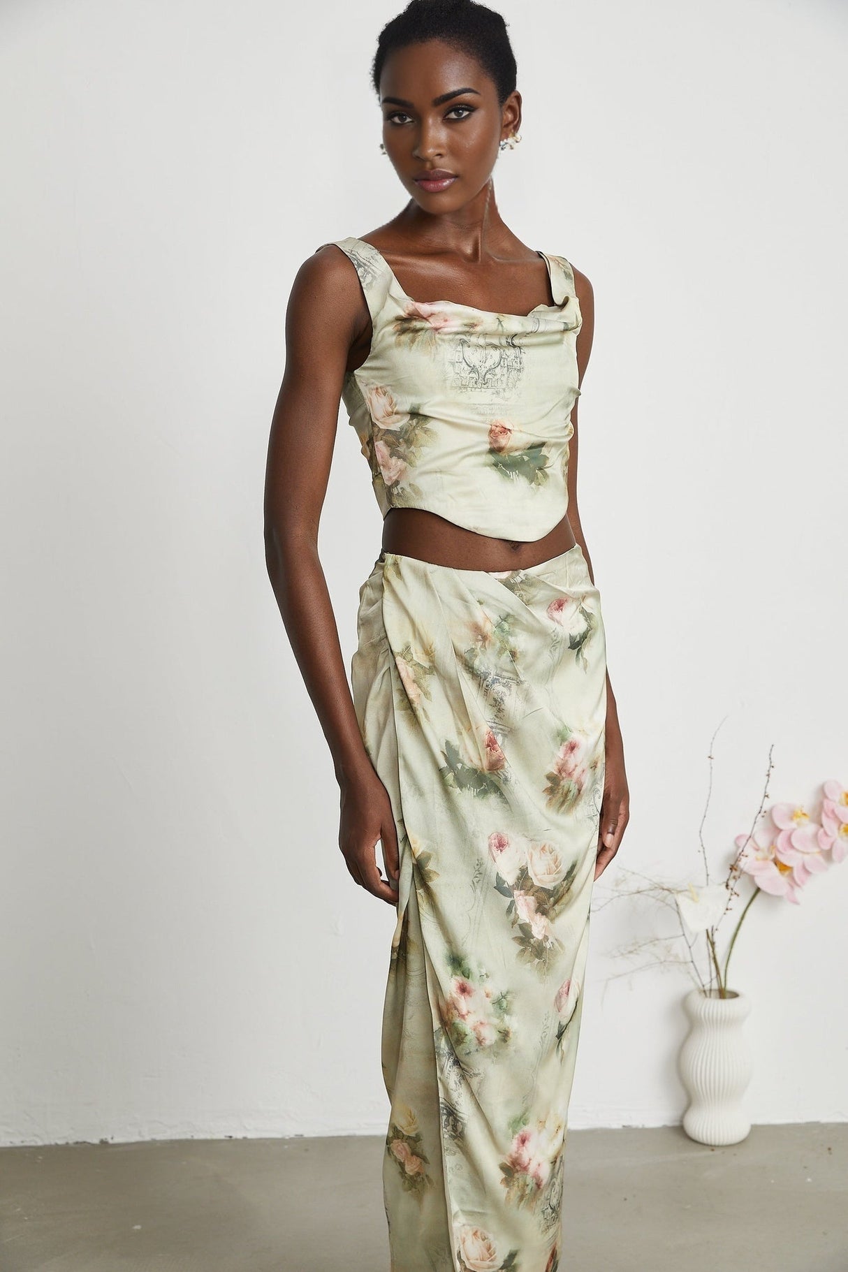Fabiola Midi Dress – Sleeveless – Wide Shoulder Straps – All - over Floral Print