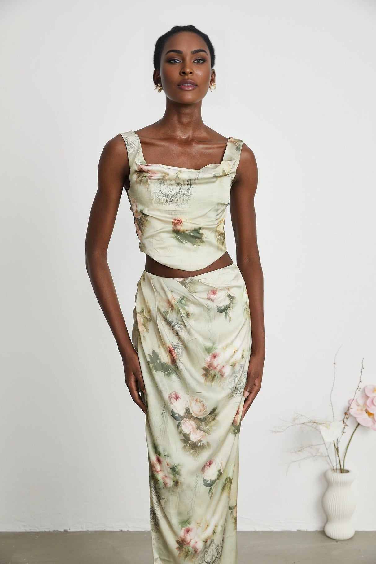 Fabiola Midi Dress – Sleeveless – Wide Shoulder Straps – All - over Floral Print