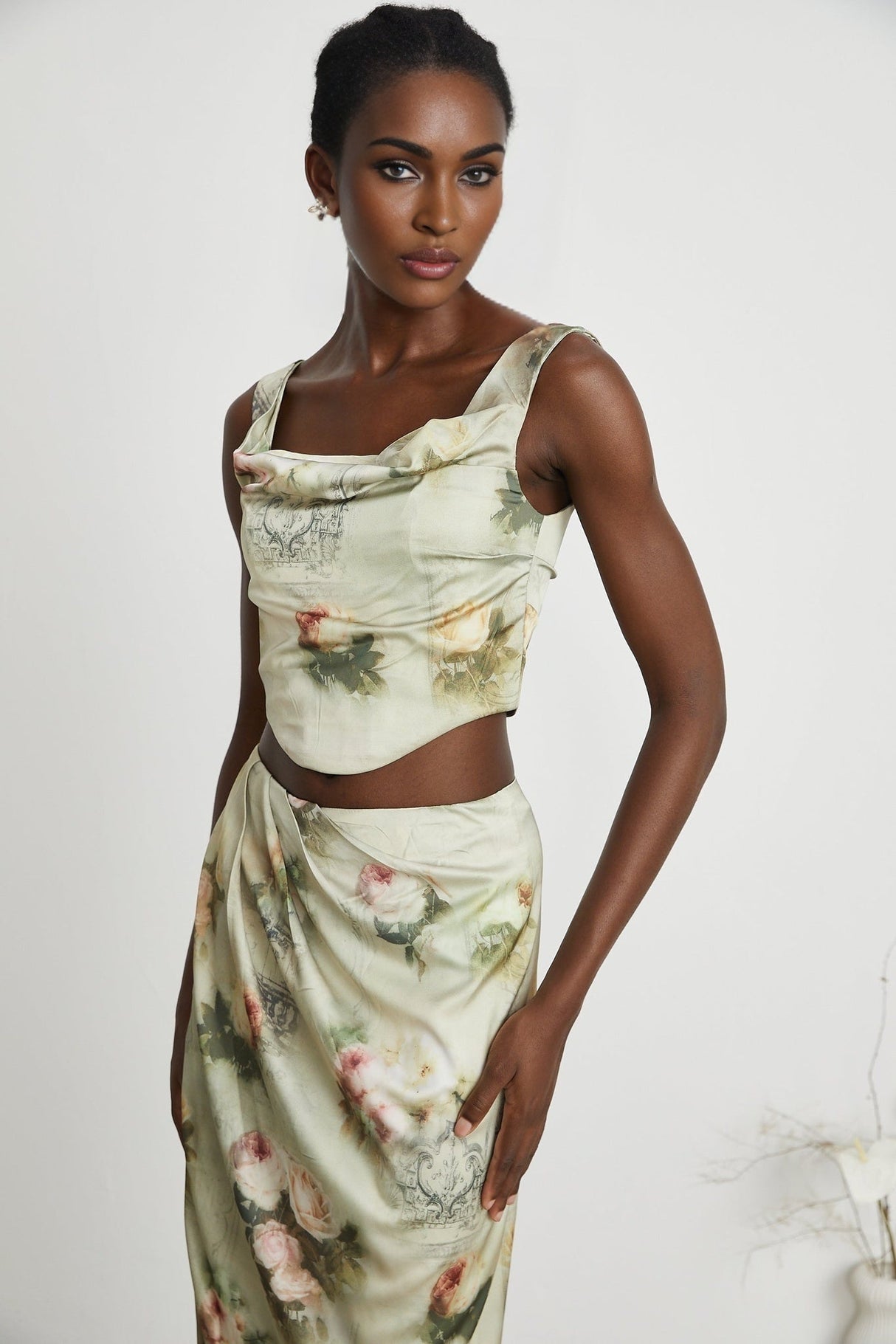 Fabiola Midi Dress – Sleeveless – Wide Shoulder Straps – All - over Floral Print