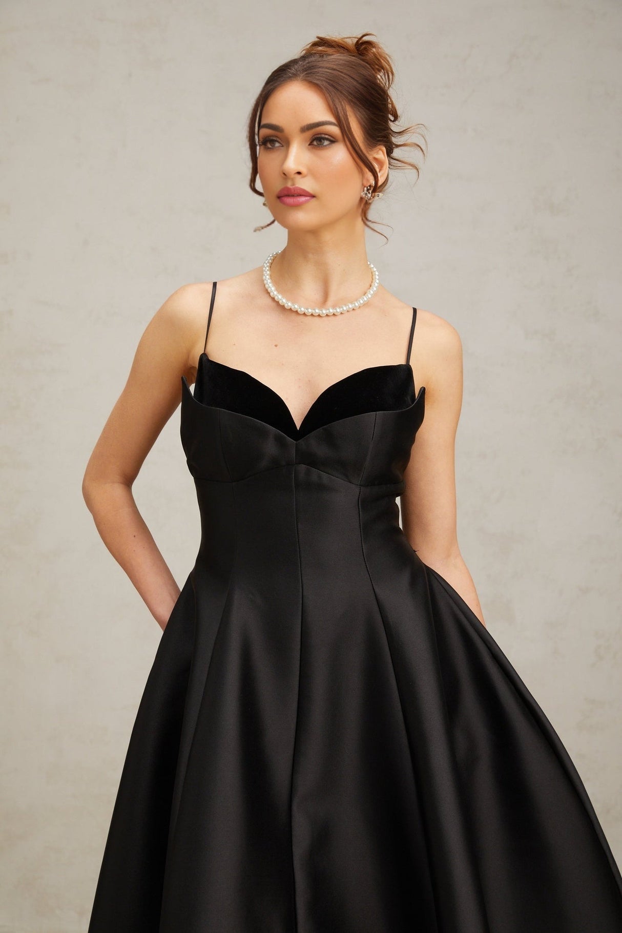 Felicita Midi Dress - V Neck - Sleeveless - Flared Skirt - Splicing Design - Rear Zip Fastening