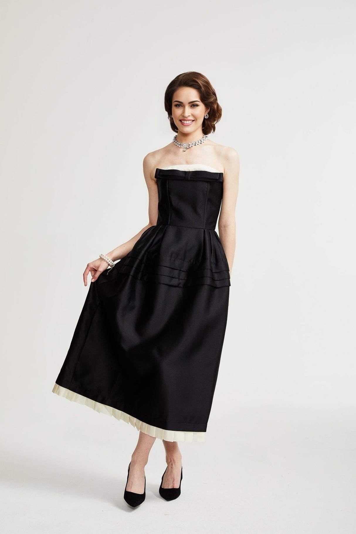 Felisara Midi Dress - Sleek and design - Strapless off the shoulder style - Bow decoration curved hem