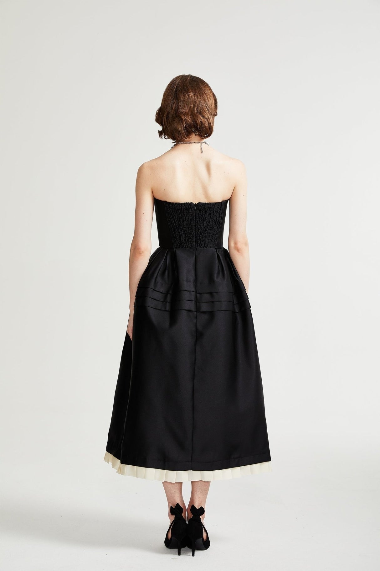Felisara Midi Dress - Sleek and design - Strapless off the shoulder style - Bow decoration curved hem
