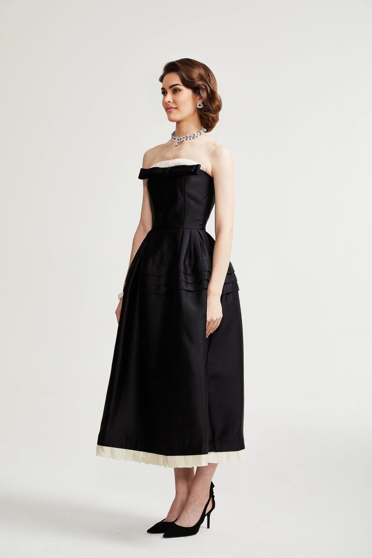 Felisara Midi Dress - Sleek and design - Strapless off the shoulder style - Bow decoration curved hem