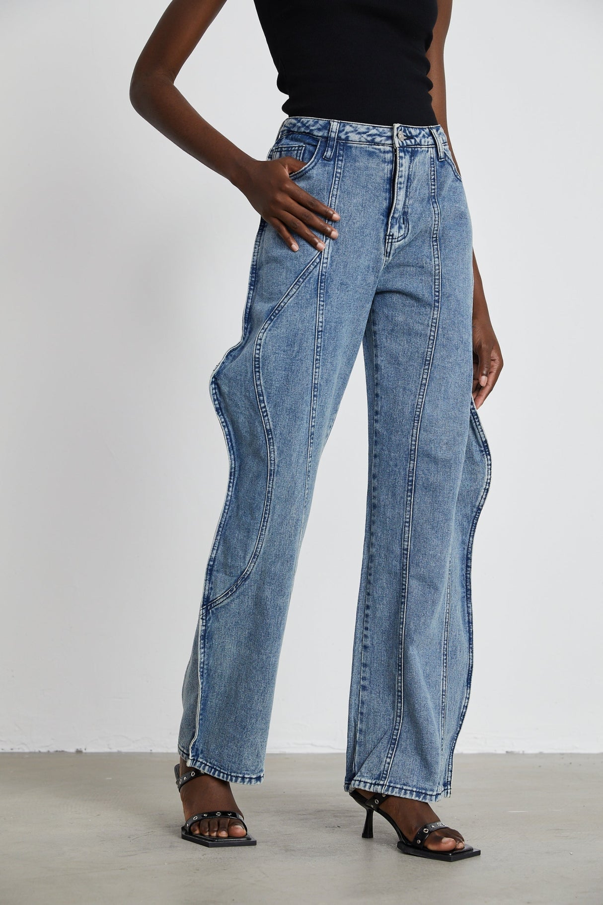 Flora Jeans - High Waist - Wide Leg - Slouch Body - Asymmetric Design