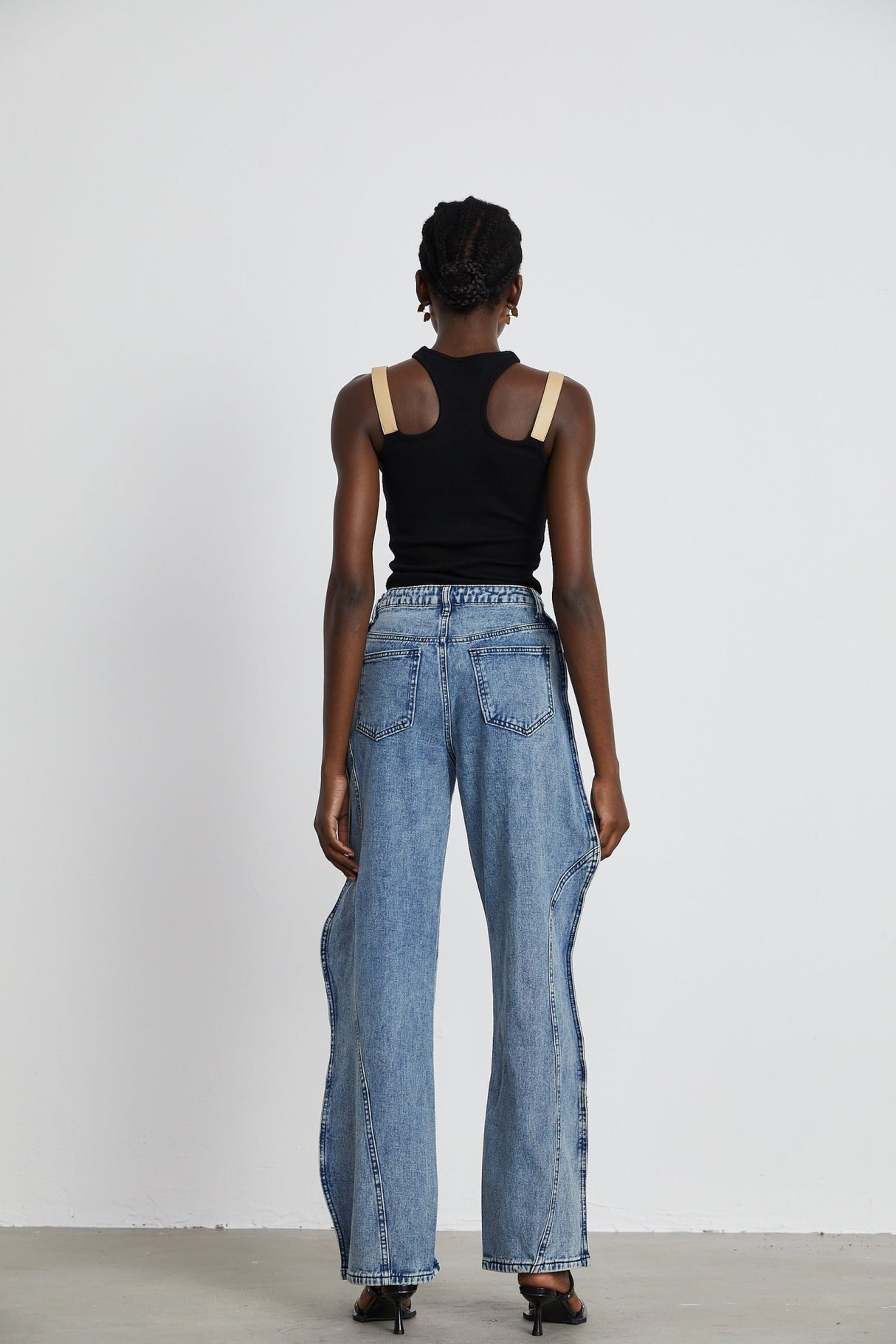 Flora Jeans - High Waist - Wide Leg - Slouch Body - Asymmetric Design