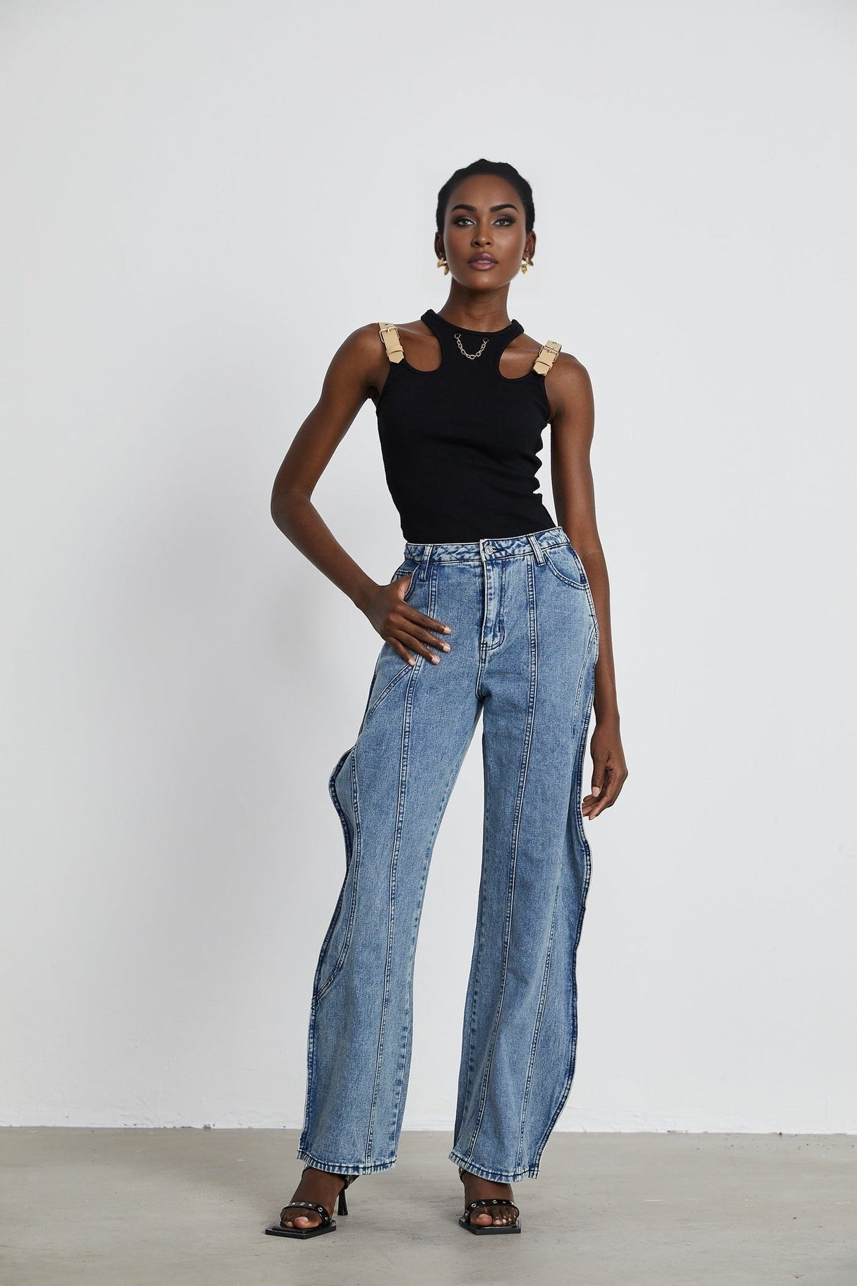 Flora Jeans - High Waist - Wide Leg - Slouch Body - Asymmetric Design