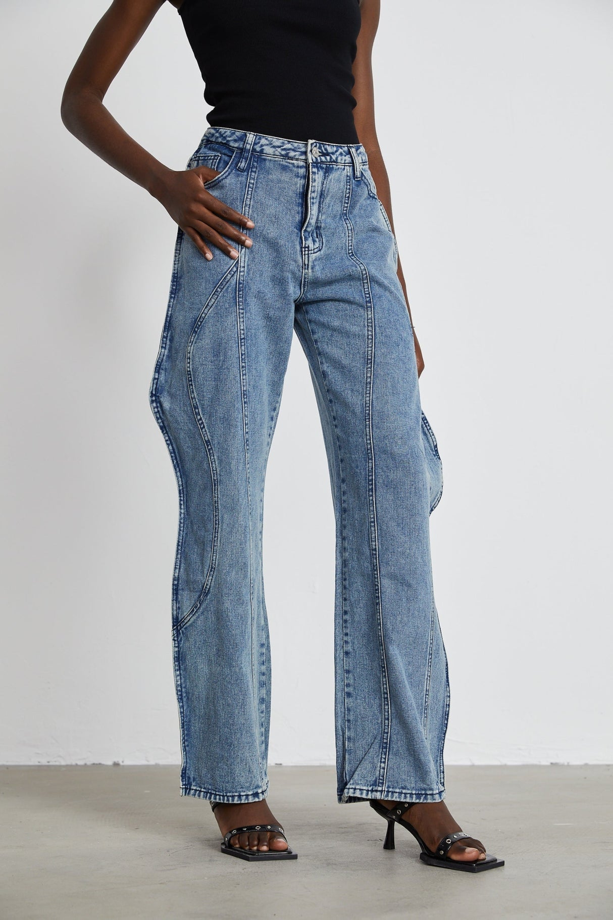 Flora Jeans - High Waist - Wide Leg - Slouch Body - Asymmetric Design