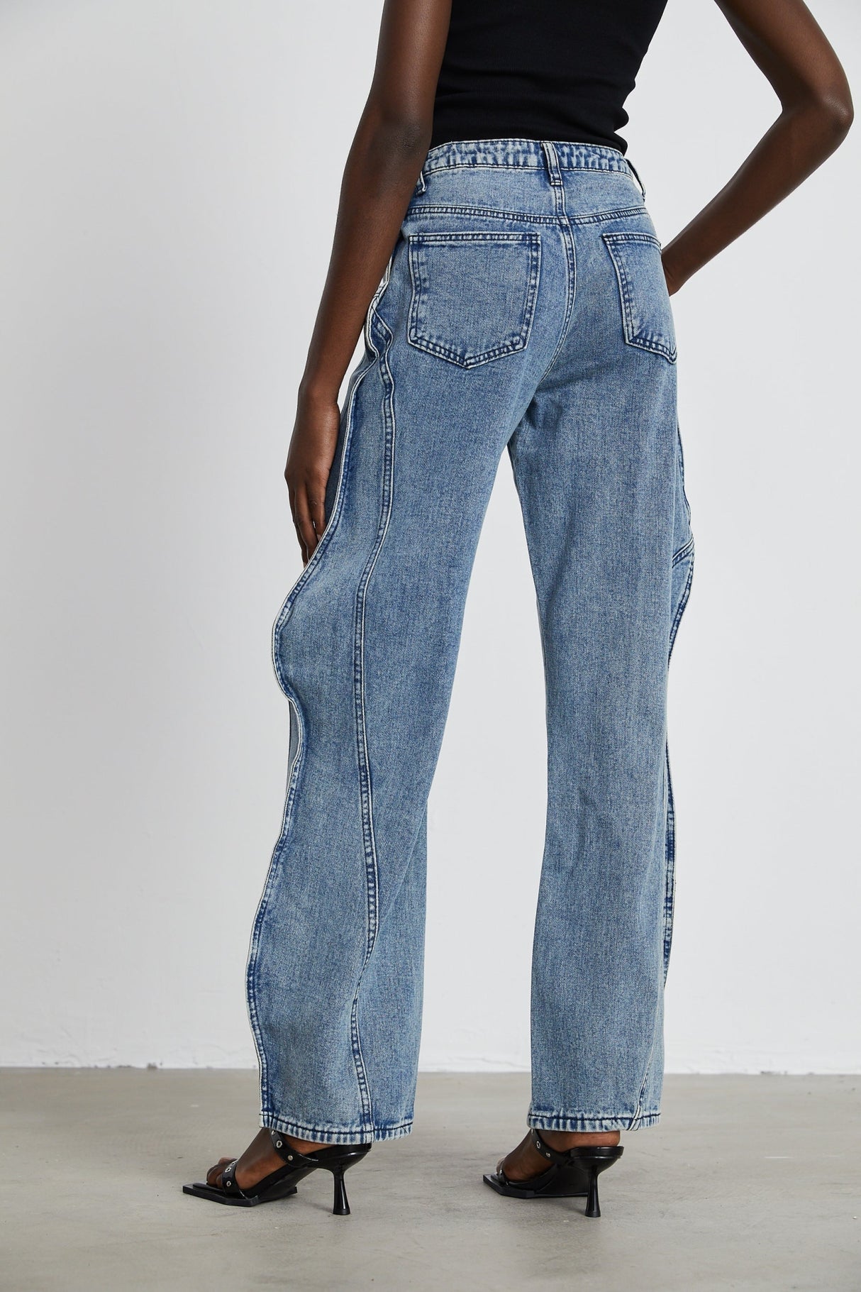 Flora Jeans - High Waist - Wide Leg - Slouch Body - Asymmetric Design