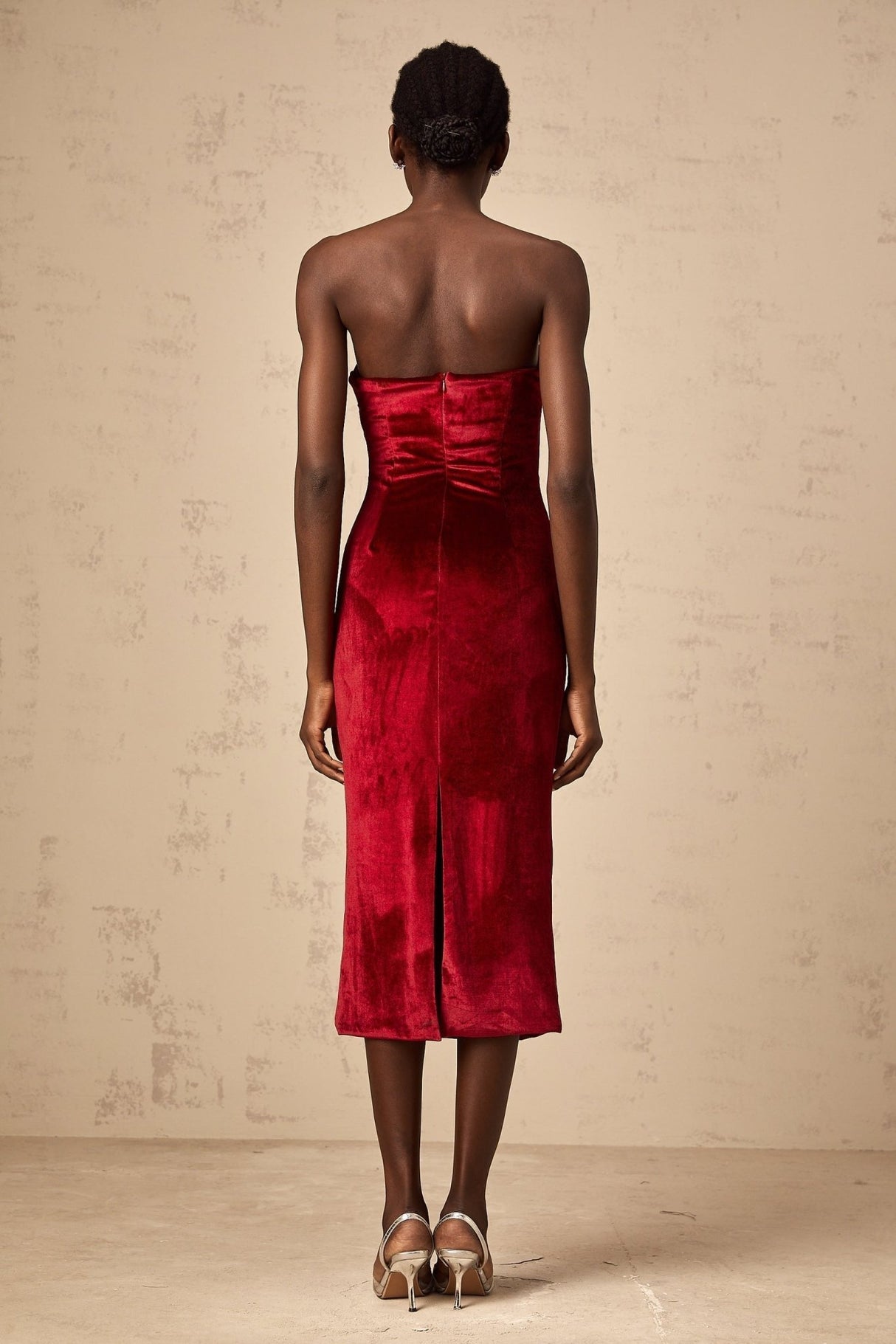 Grazia Midi Dress - Off the Shoulder Style - Sweetheart Neckline - Luxurious Velvet Finish - Rear Slit