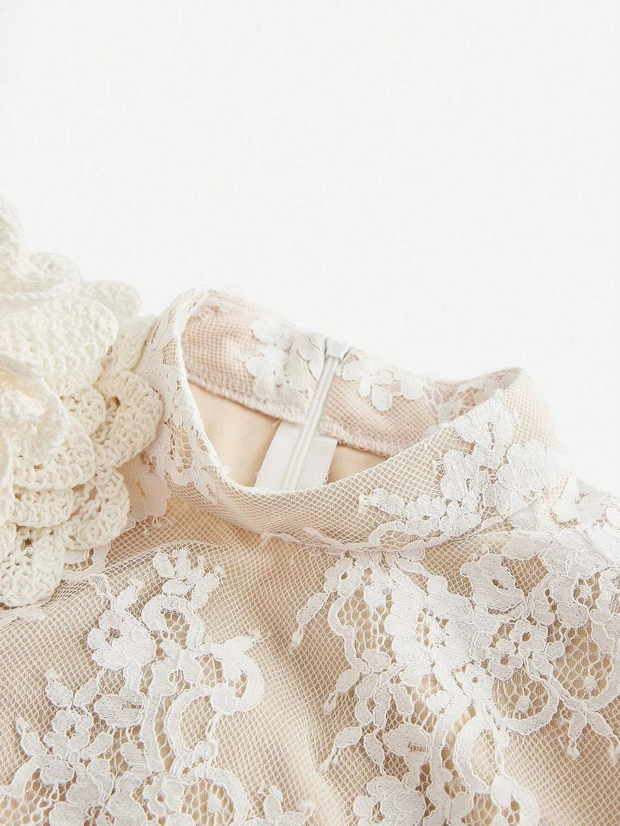 This elegant dress features a delicate ivory lace overlay, creating a romantic and ethereal look. The structured neckline.