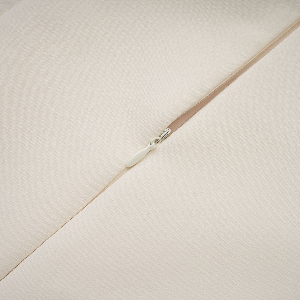 Hanna Mini Dress – Off the Shoulder – Sleeveless – Cinched Waist