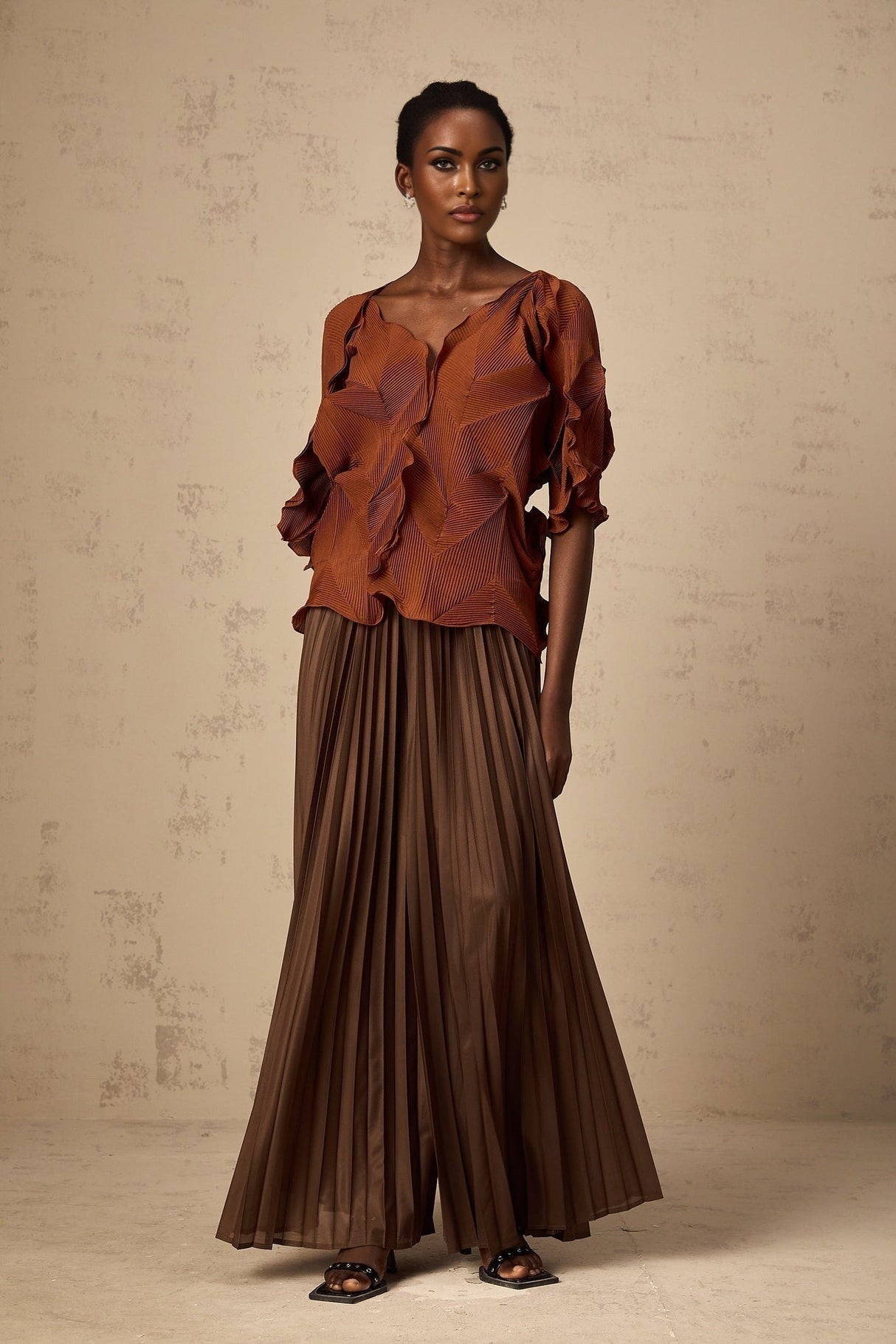 Ida Skirt & Top Set - Crinkled Finish - Pressed Crease - V - Neck - Pleated Styling